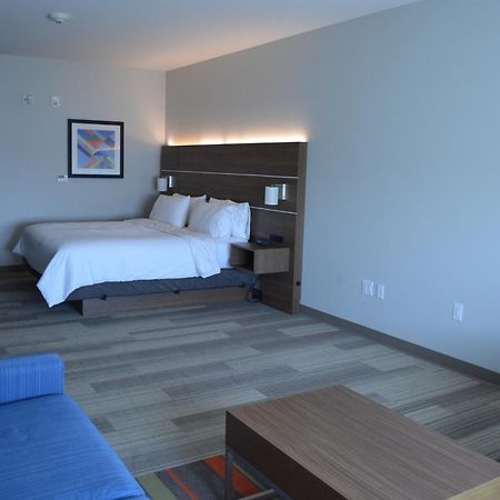 Holiday Inn Express & Suites Liberal Buitenkant foto