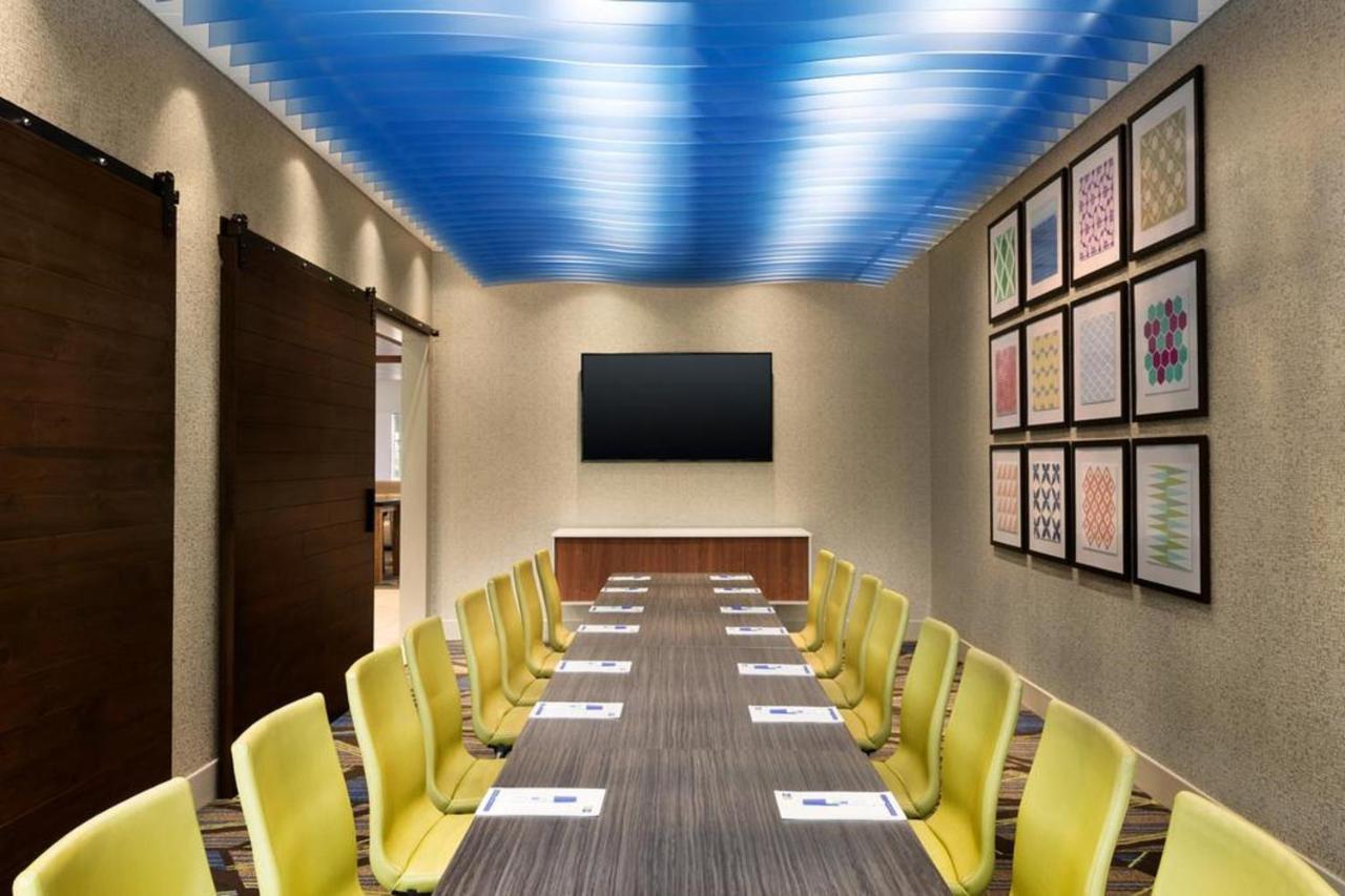Holiday Inn Express & Suites Liberal Buitenkant foto