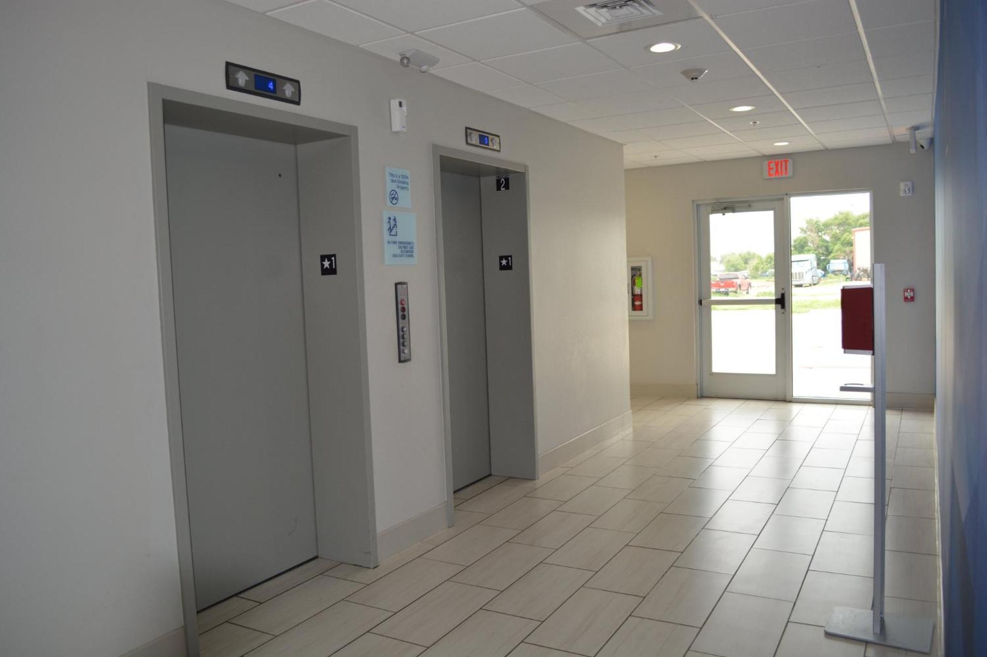 Holiday Inn Express & Suites Liberal Buitenkant foto