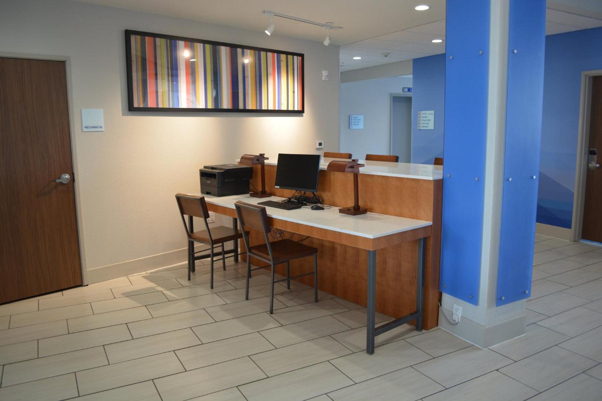 Holiday Inn Express & Suites Liberal Buitenkant foto