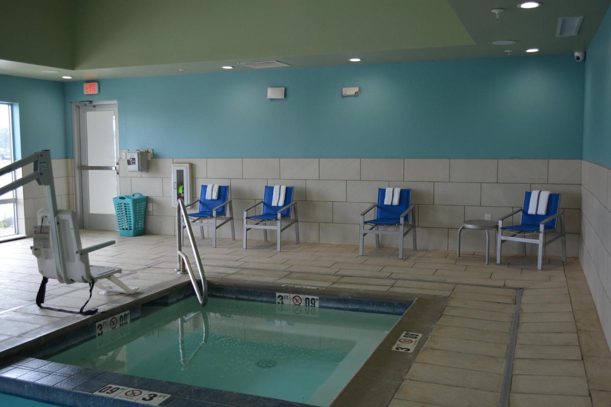 Holiday Inn Express & Suites Liberal Buitenkant foto