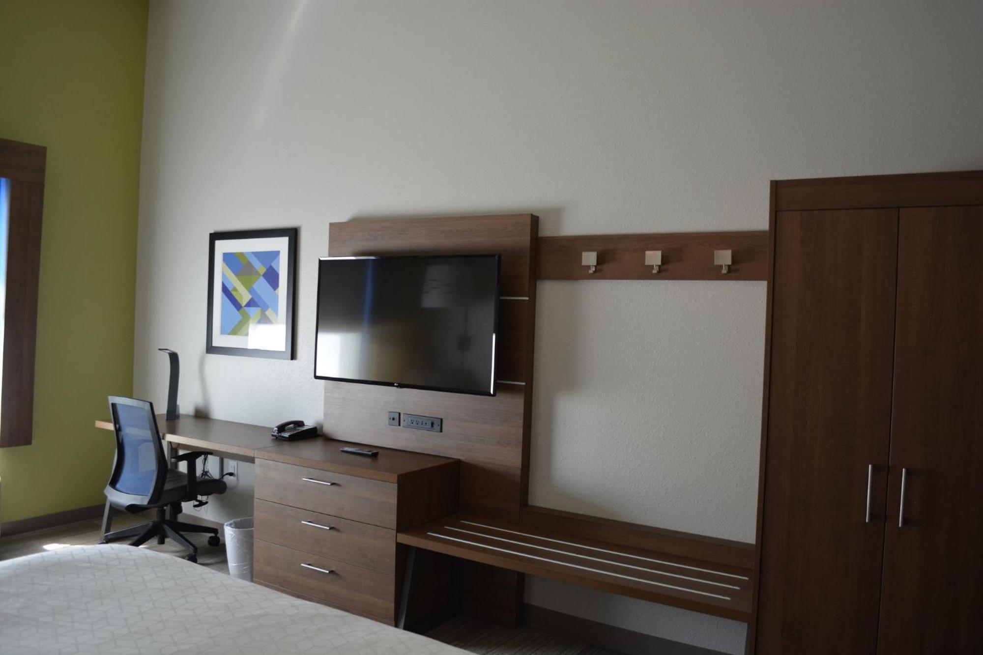 Holiday Inn Express & Suites Liberal Buitenkant foto