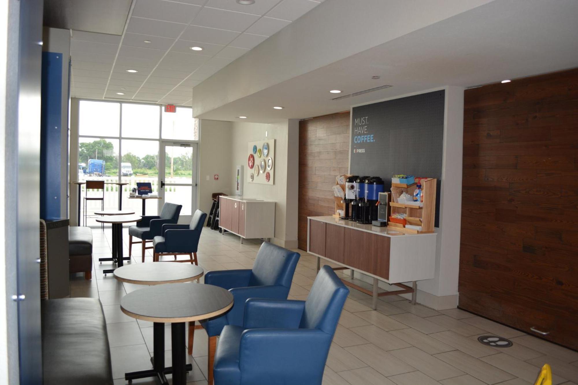 Holiday Inn Express & Suites Liberal Buitenkant foto