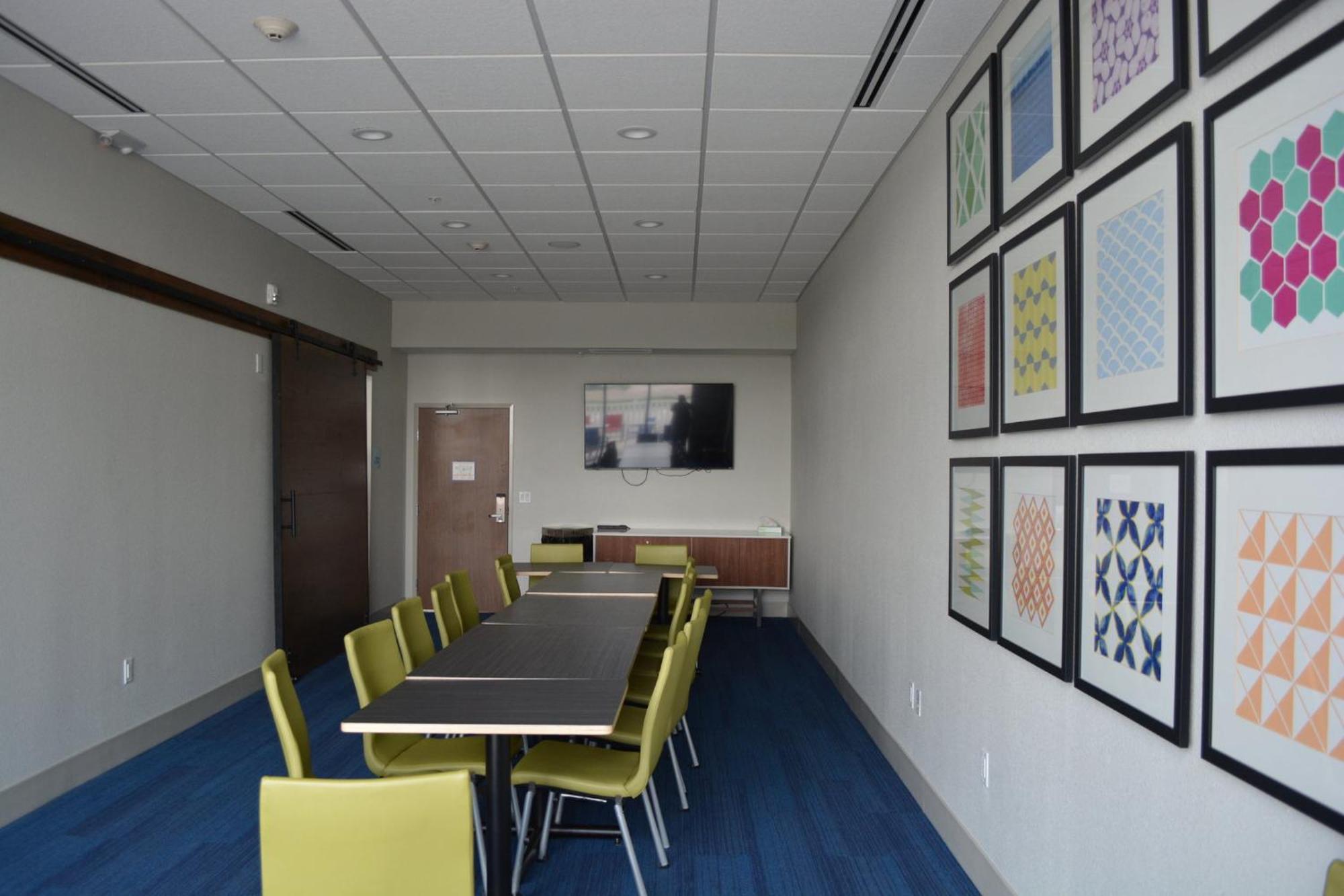 Holiday Inn Express & Suites Liberal Buitenkant foto